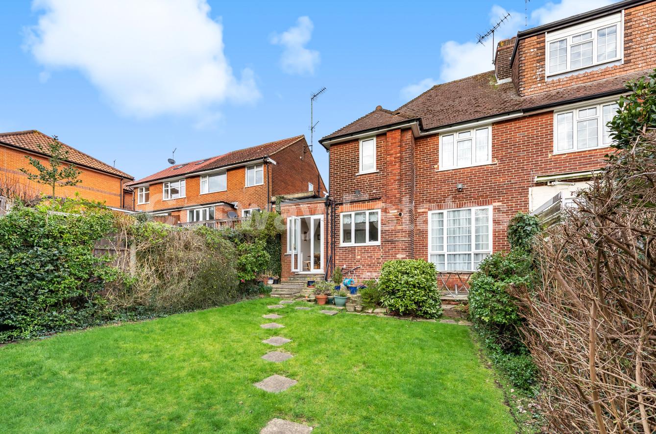 Lawrence Gardens, Mill Hill